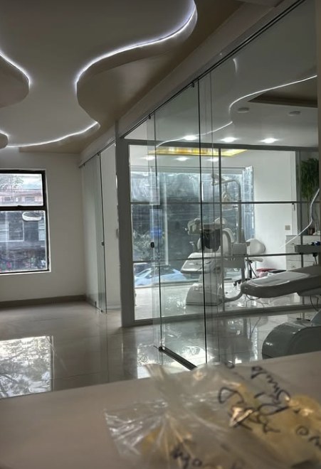 Interior de la clínica Majo Palencia Luxury Smile en Laureles, Medellín